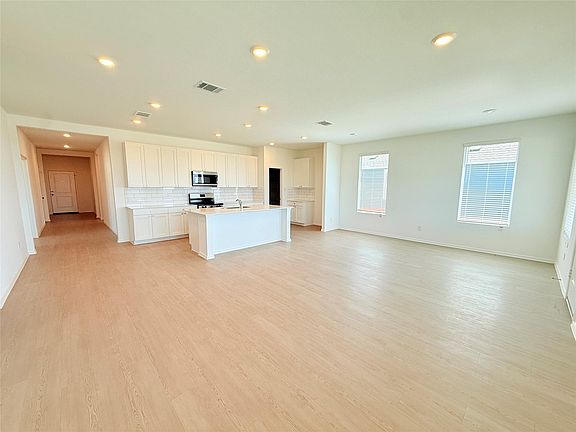 2nd image of 514 Heritage Groves Rd