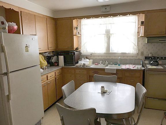 5th image of 820 N 7th Ave