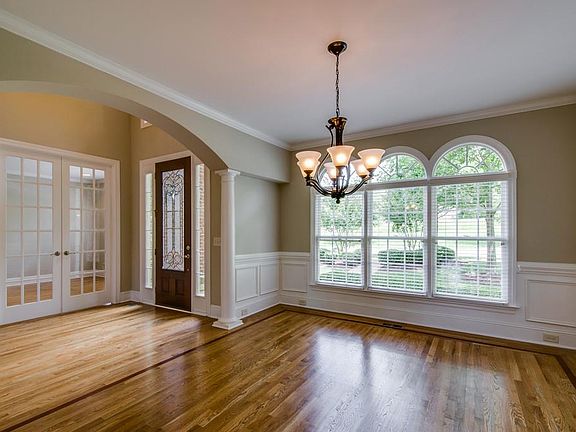 3rd image of 273 King Arthur Cir
