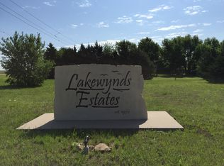 24 Woodsdale Dr, Arkansas City, KS 67005