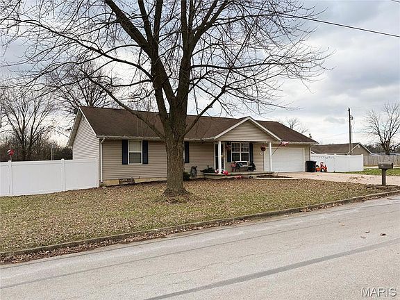3rd image of 14 Dogwood Ct