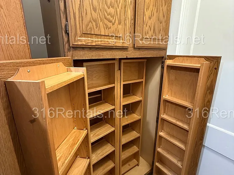 711 S Spruce St — Photo 11