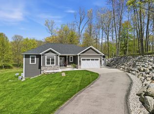 9654 Aberdeen Ct, Stanwood, MI 49346