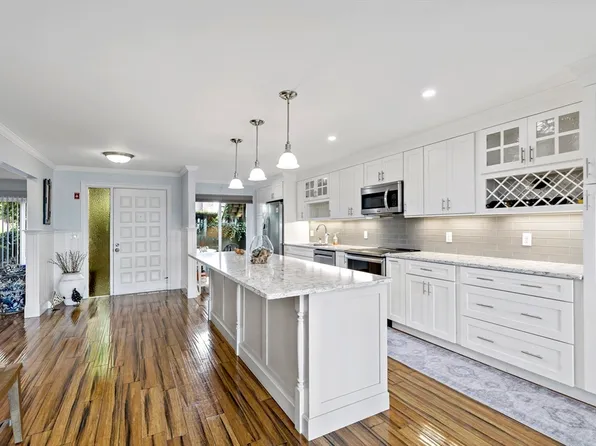 24 Ships View Ter #24, Buzzards Bay, MA 02532