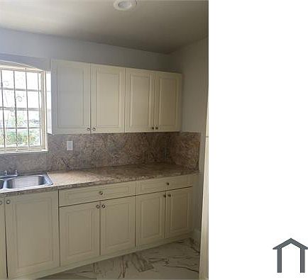 4th image of 19123 NW 34th Ct