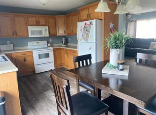 212 Meadow Breeze Ln, Center Point, IA 52213