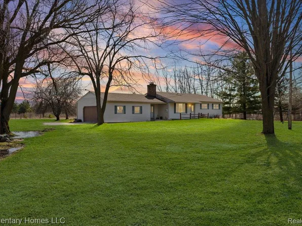 1650 Cove Rd, Wales, MI 48027