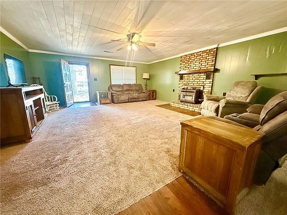3rd image of 198 Connie Ln
