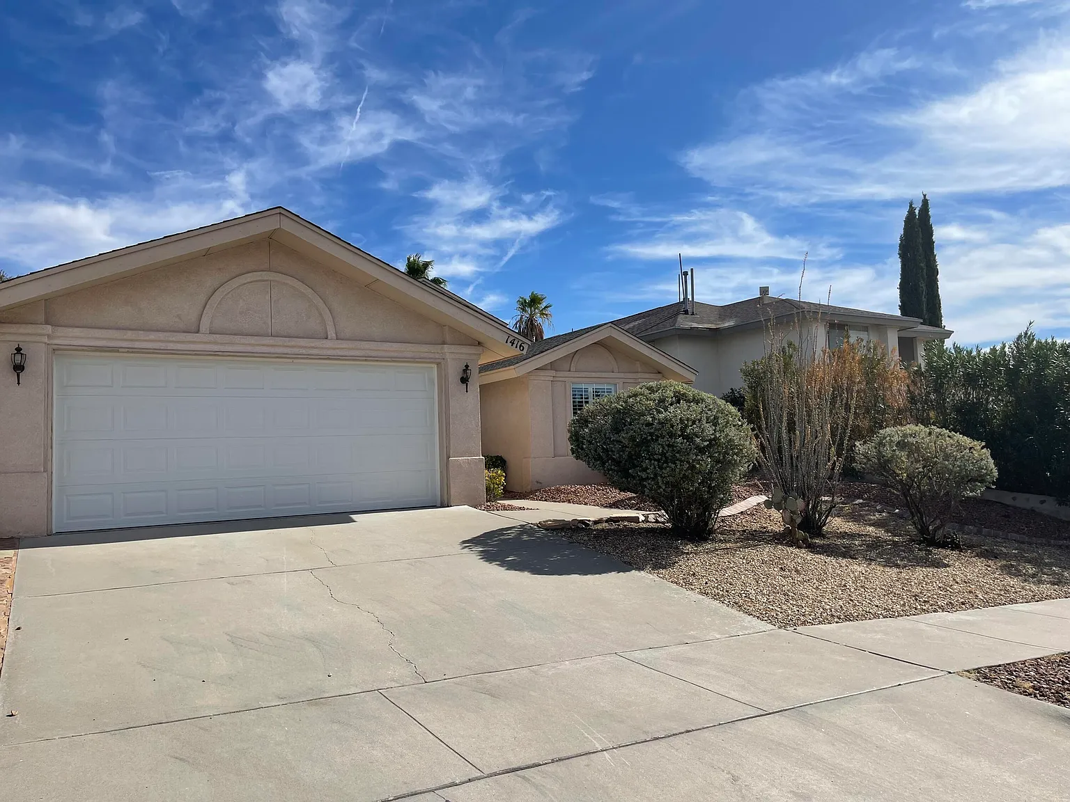 3 bed, 2.0 bath, 1769 sqft, $2,100 — Photo 2