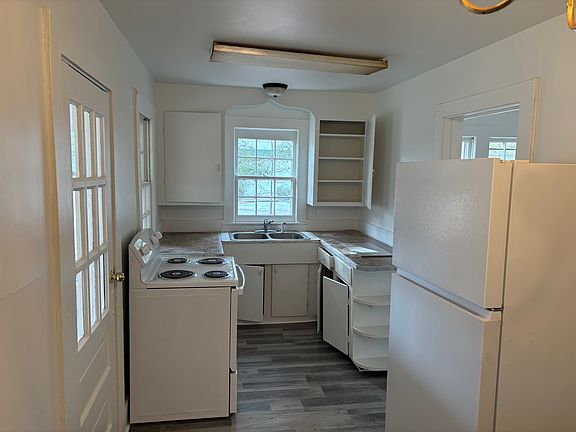 5th image of 1502 Hawkins Ave