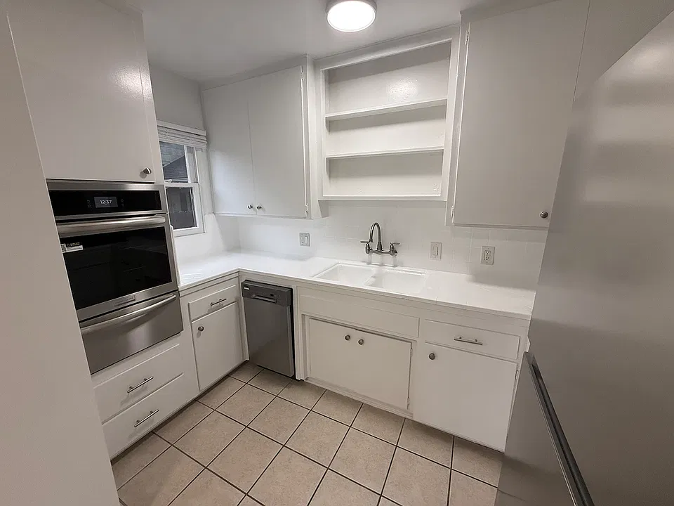 137 N Myrtle Ave #2