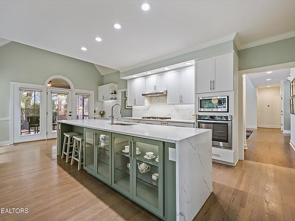 4th image of 231 Sandringham Ct