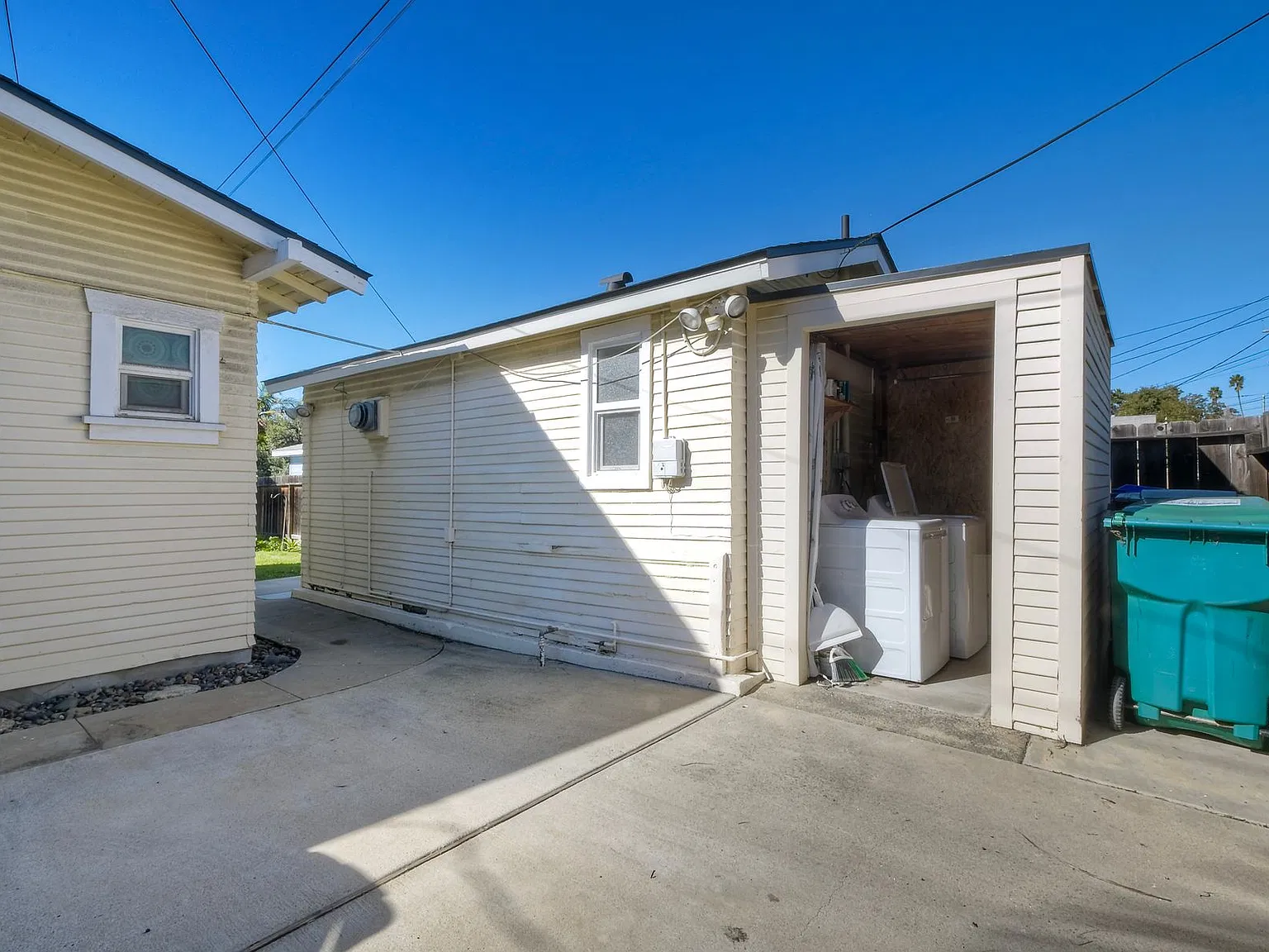 Studio, 250 sqft, $1,400 — Photo 4