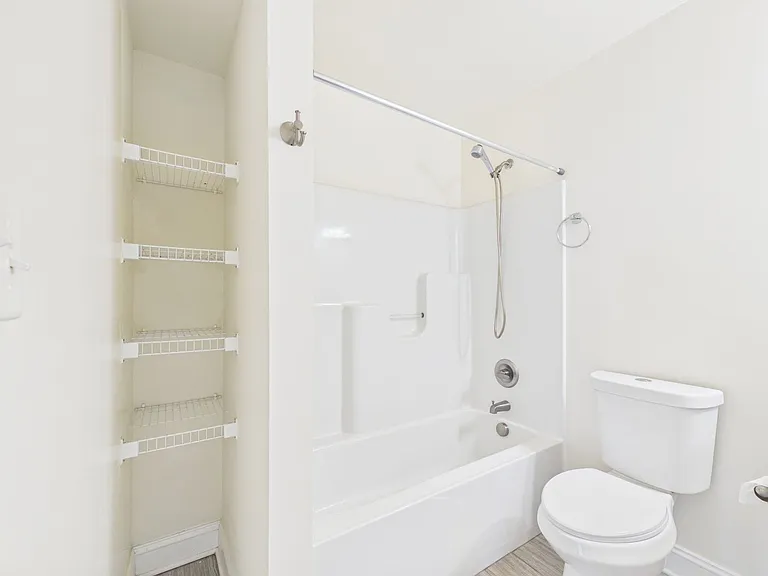 4901 Warwick Rd E — Photo 46