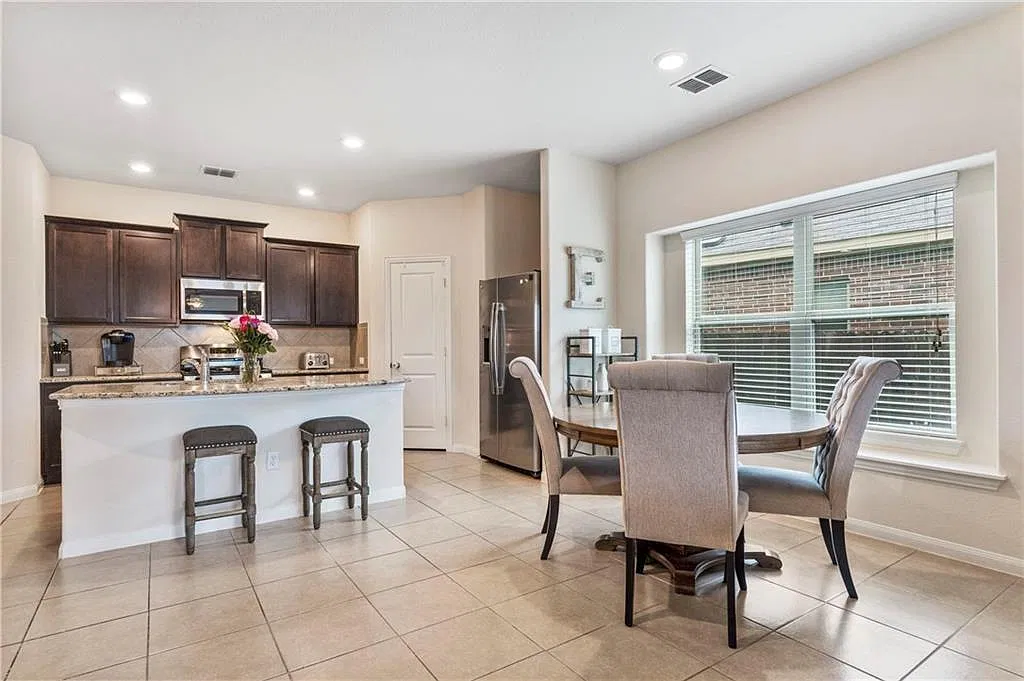 3 bed, 2.0 bath, 1544 sqft, $2,020 — Photo 1
