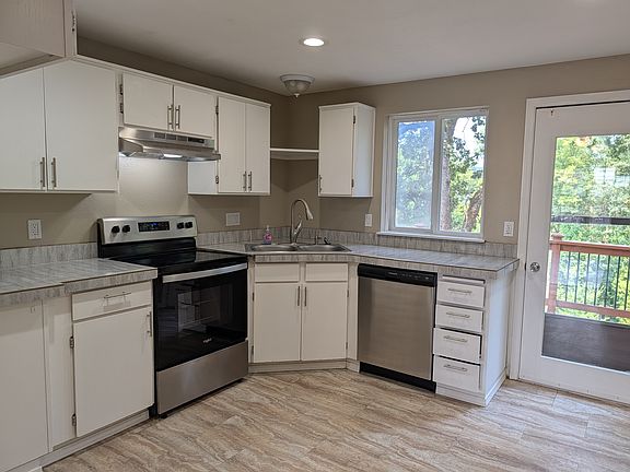4th image of 194 S 12th St #1
