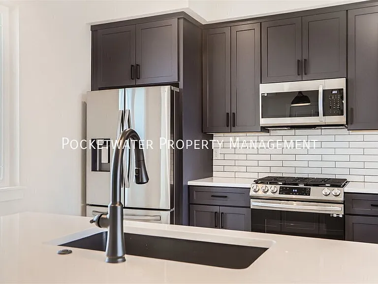 1343 Baker St — Photo 9