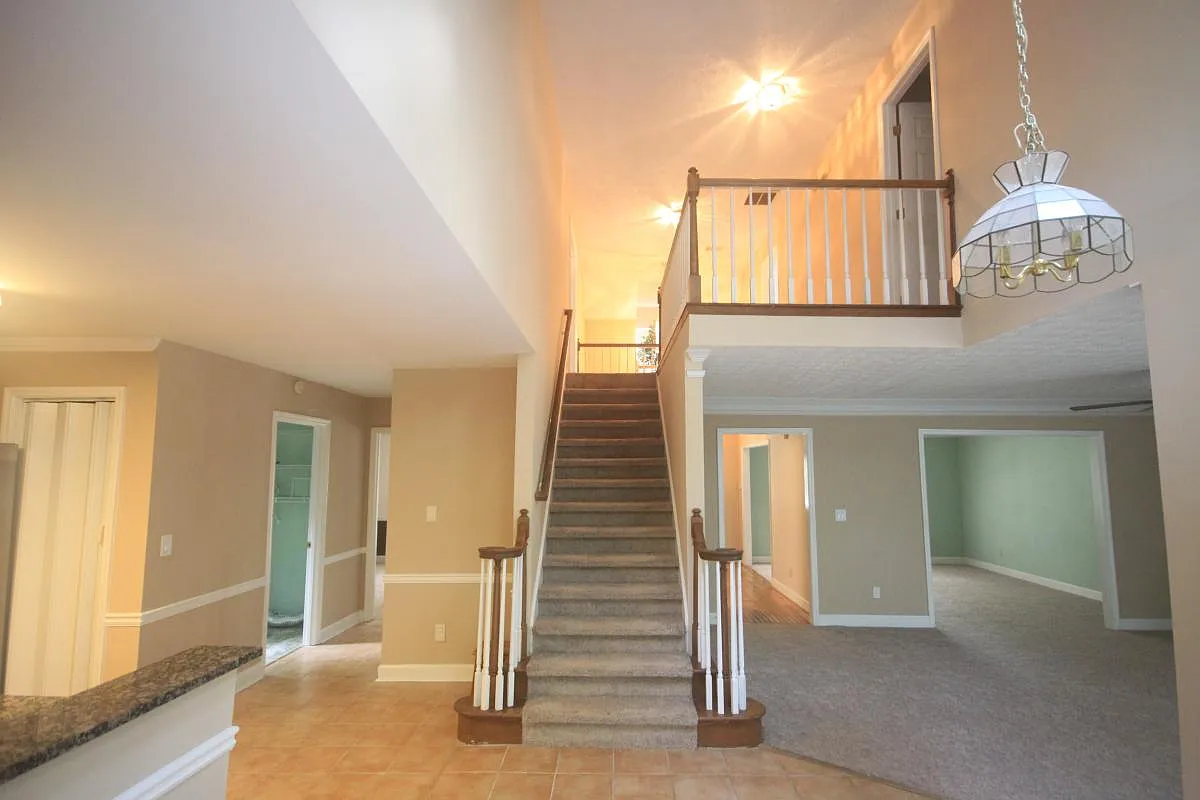 3 bed, 2838 sqft, $2,850 — Photo 2