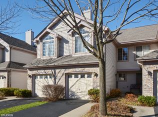1560 N Saint Marks Pl, Palatine, IL 60067