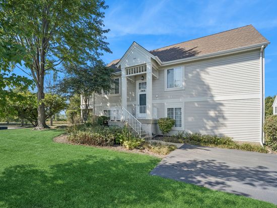 2401 Daybreak Ct, Elgin, IL 60123