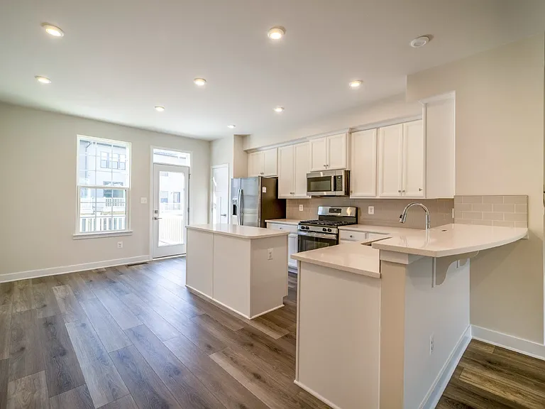 14062 Sunrise Valley Dr — Photo 7
