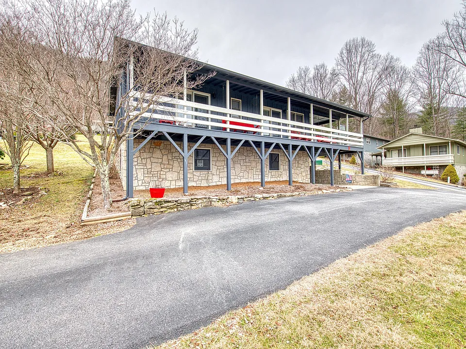 8 Granite Ln