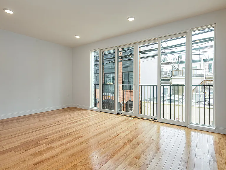 521 Court St — Photo 10