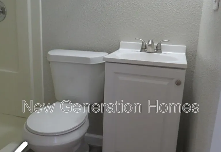 226 Plum St #1 — Photo 6