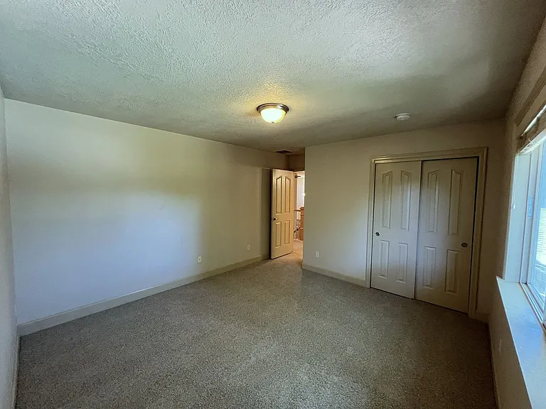 811 E Knoll Ct — Photo 34