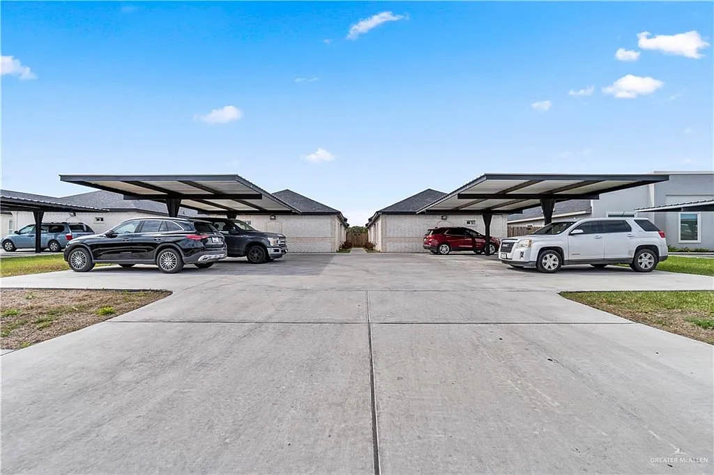 3 bed, 2.0 bath, 1000 sqft, $1,100 — Photo 1