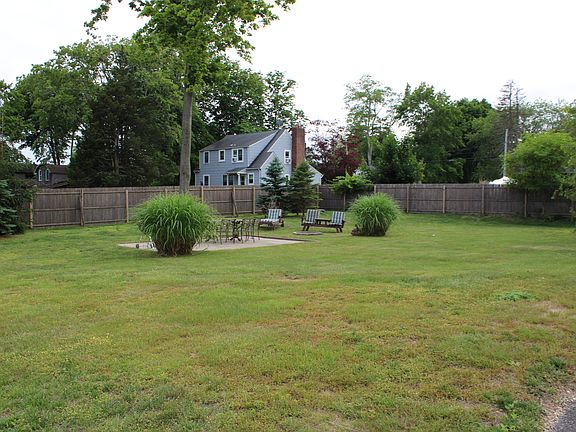 2nd image of 4 Ginny Dr