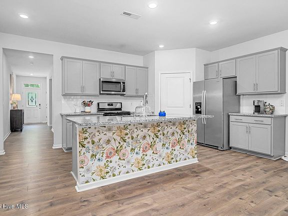 5th image of 209 Rosemount