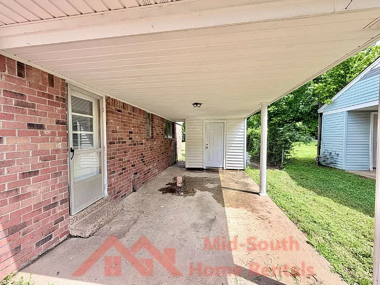 6498 Birkenhead Rd — Photo 3