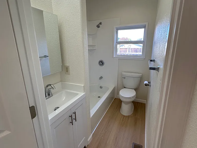 472 Bryan Ave — Photo 17