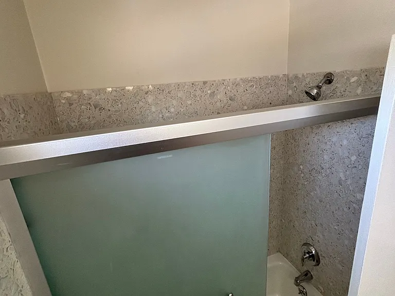 1031 Noel Dr #E — Photo 4