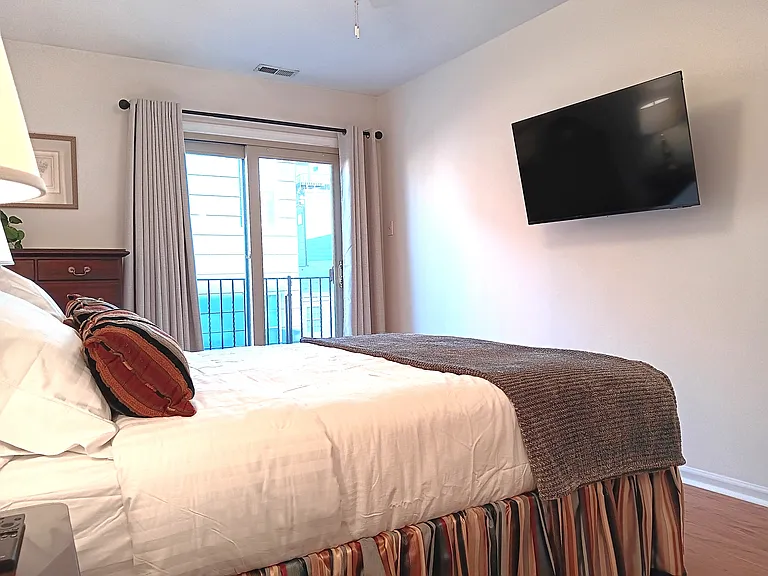 836 S Howard St #B — Photo 14