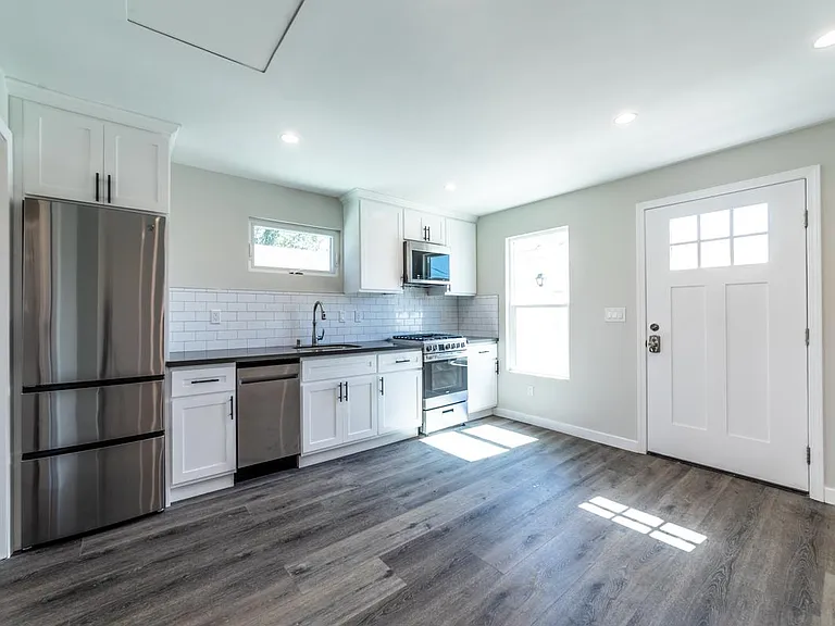 8423 Barnsley Ave #ADU — Photo 5