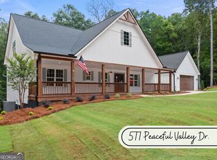 577 Peaceful Valley Dr, Cleveland, GA 30528