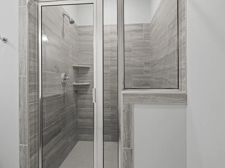 539 W Tremont Ave — Photo 26