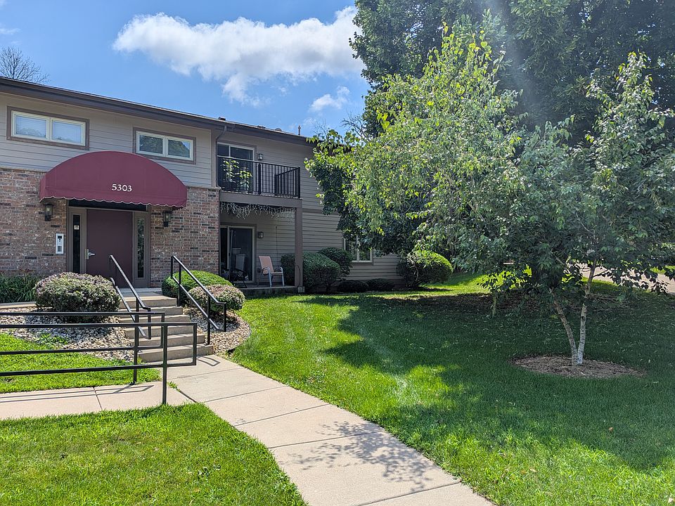 Wheelchair accessible entry