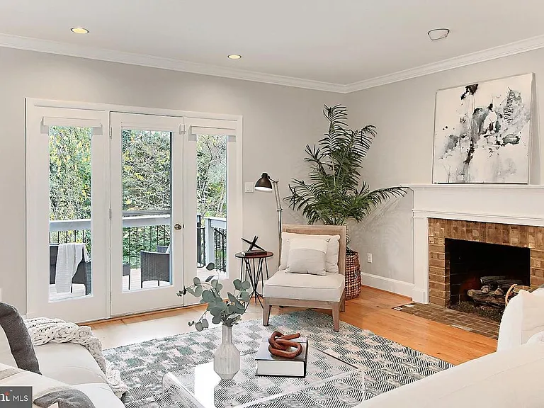 3806 N Richmond St — Photo 2