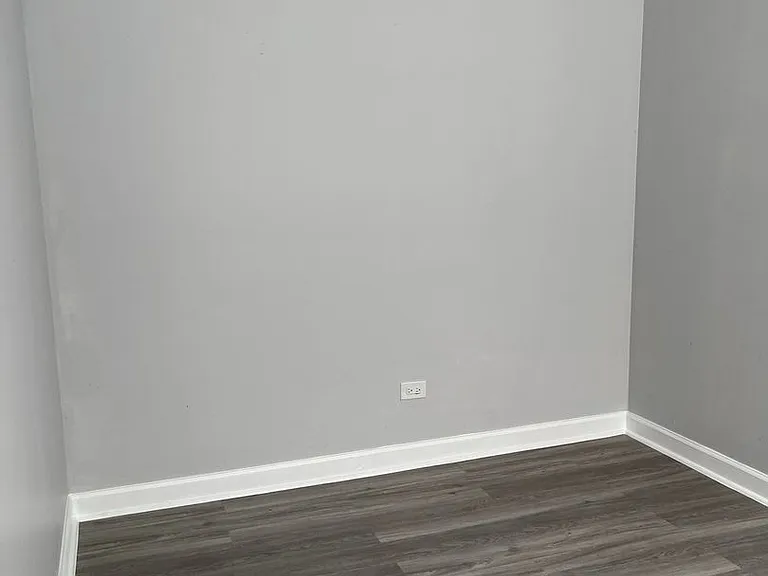 1040 Hollywood — Photo 28