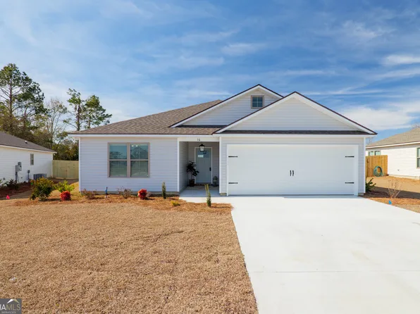 16 Red Oak St, Ray City, GA 31645