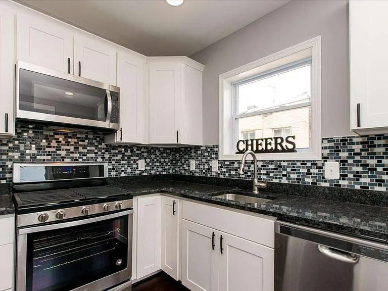 105 Bloomsberry St — Photo 1