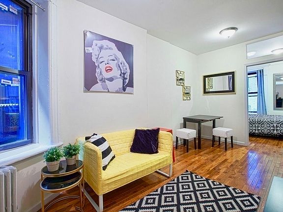3rd image of 34 Saint Marks Pl #10