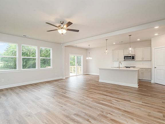 4th image of 1807 Country Club Rd