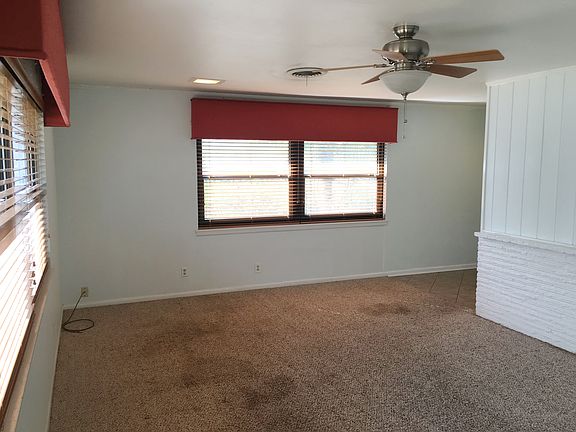 3rd image of 2315 Pinecrest Dr