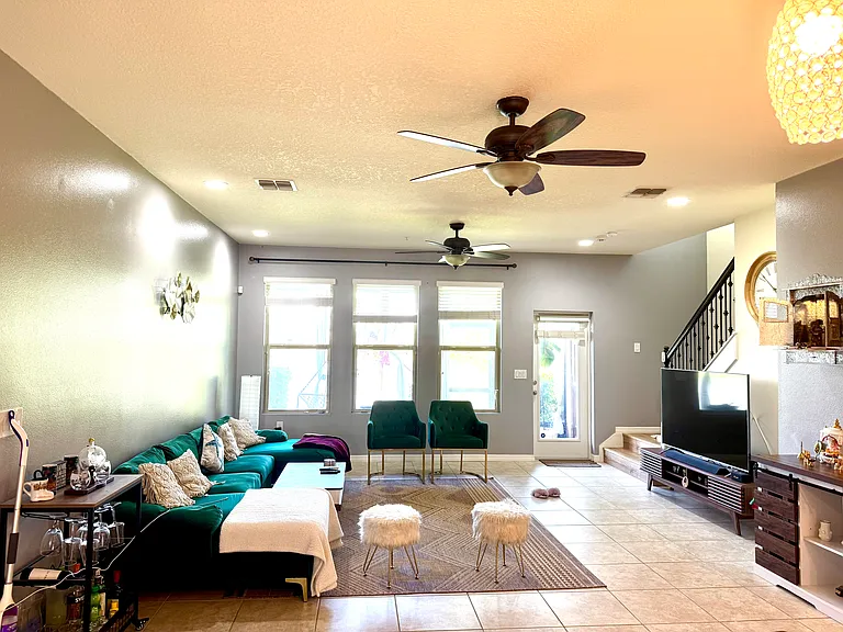 Spacious living room