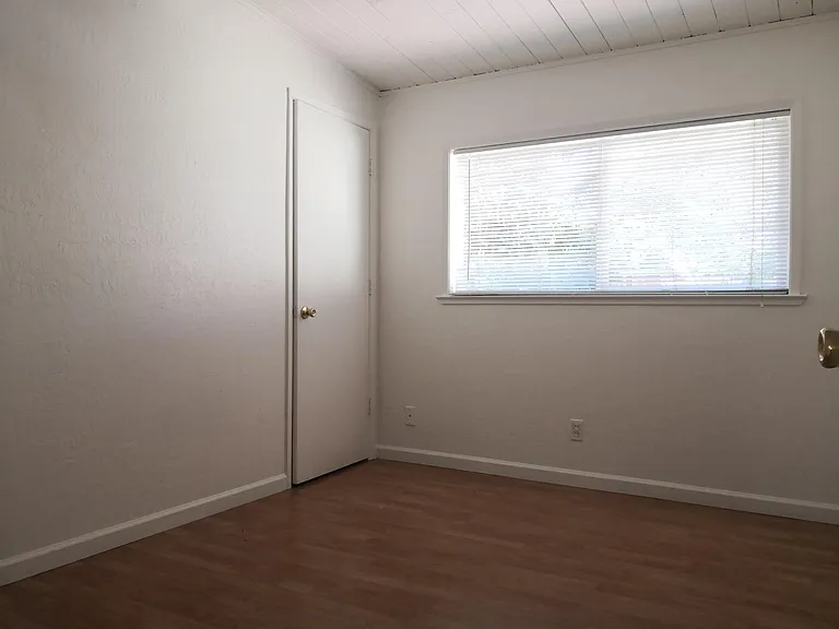 807 Lakehaven Dr — Photo 9