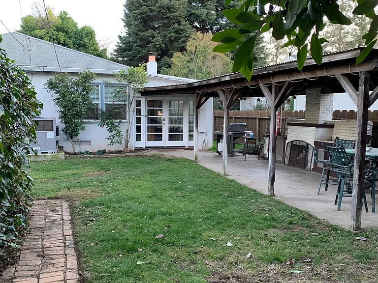 490 E Sacramento Ave — Photo 7